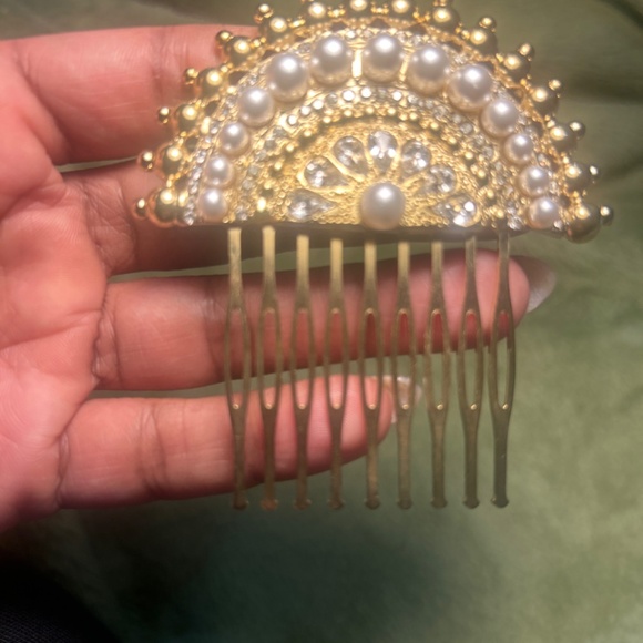 Marc Jacobs Gold Side Hair Comb. Retails for $200